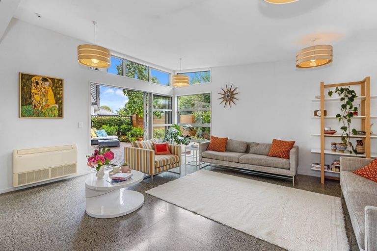 Photo of property in 21a Guildford Street, Burnside, Christchurch, 8053