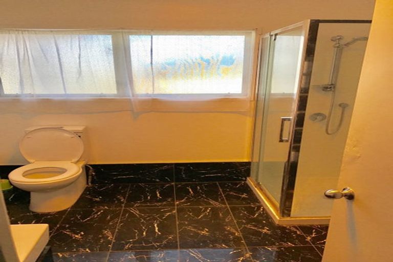 Photo of property in 16b Nerissa Place, Randwick Park, Auckland, 2105