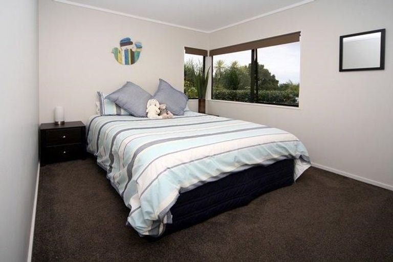 Photo of property in 14 Varlene Terrace, Forrest Hill, Auckland, 0620