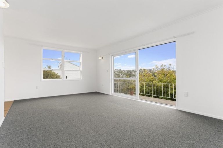 Photo of property in 2/2 Seaview Road, Milford, Auckland, 0620