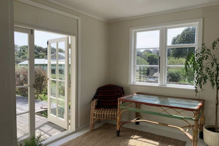 Photo of property in 46 Wellington Road, Paekakariki, 5034