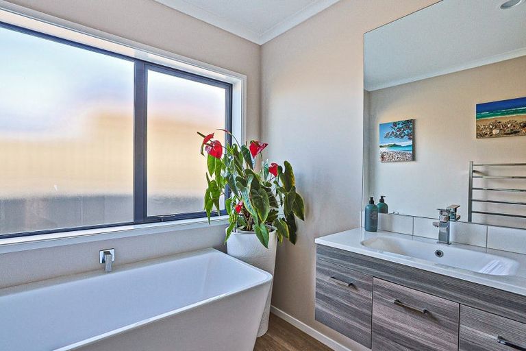 Photo of property in 14 Manapouri Street, Poraiti, Napier, 4112