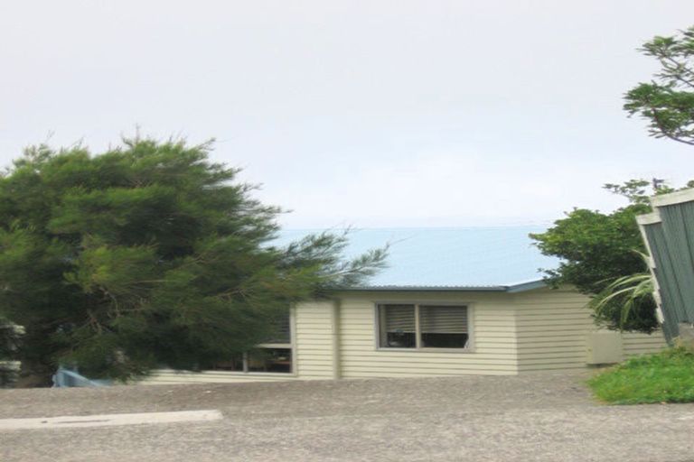 Photo of property in 62b Baylands Drive, Newlands, Wellington, 6037