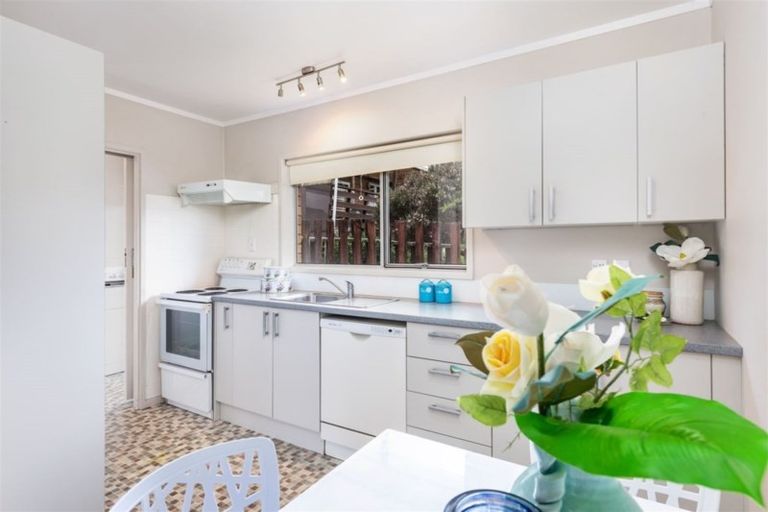 Photo of property in 3/17 Captain Scott Road, Glen Eden, Auckland, 0602