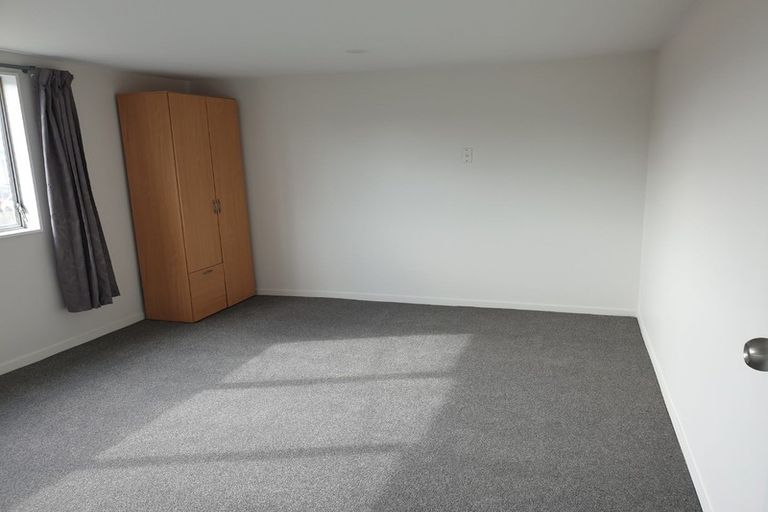 Photo of property in 1/176 Archers Road, Glenfield, Auckland, 0629