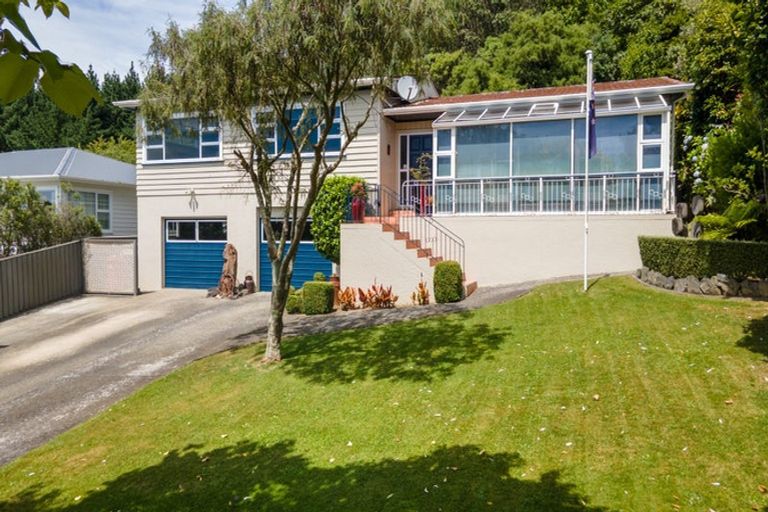 Photo of property in 39 Sunrise Boulevard, Tawa, Wellington, 5028