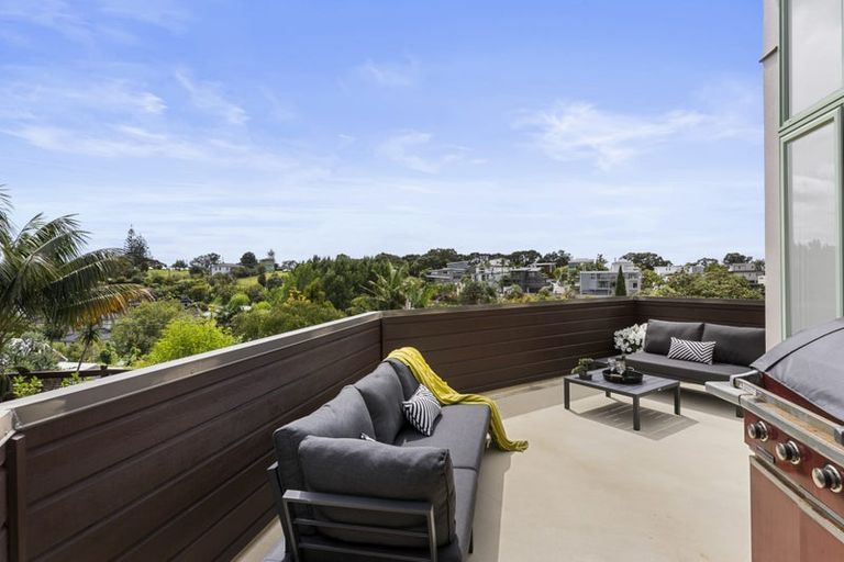 Photo of property in 1/85 Castor Bay Road, Castor Bay, Auckland, 0620