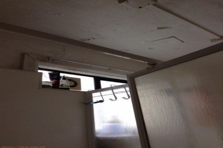 Photo of property in Devonport Apartments, 18/127 Saint Aubyn Street, New Plymouth, 4310