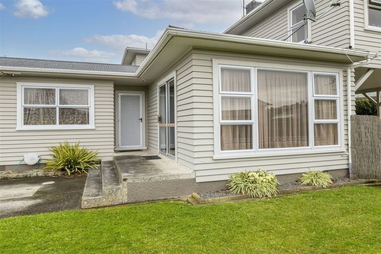 Photo of property in 24 Highbury Drive, Levin, 5510