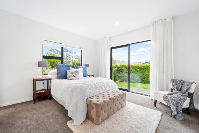 Photo of property in 29 Syd Grant Crescent, Orewa, 0931