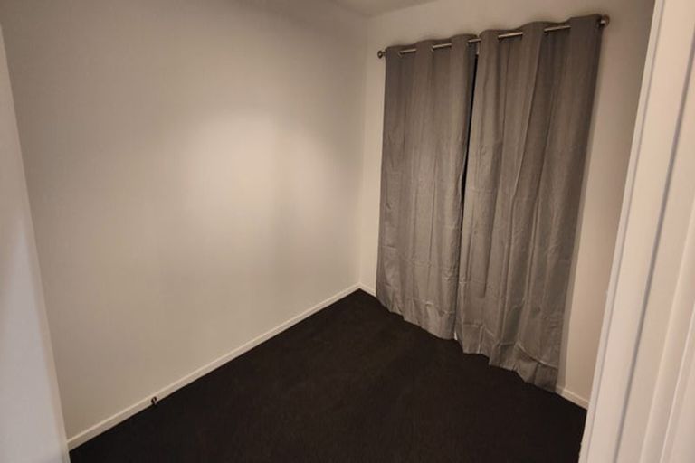 Photo of property in 3/4 Glanmire Road, Newlands, Wellington, 6037