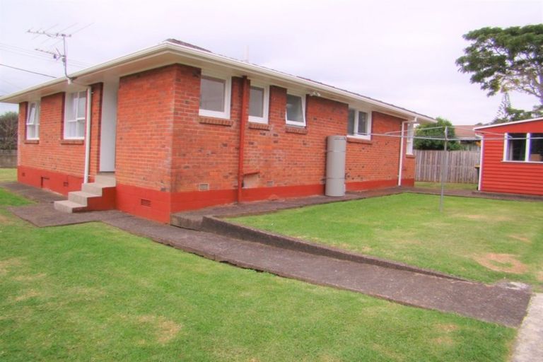 Photo of property in 20 Muir Avenue, Mangere Bridge, Auckland, 2022