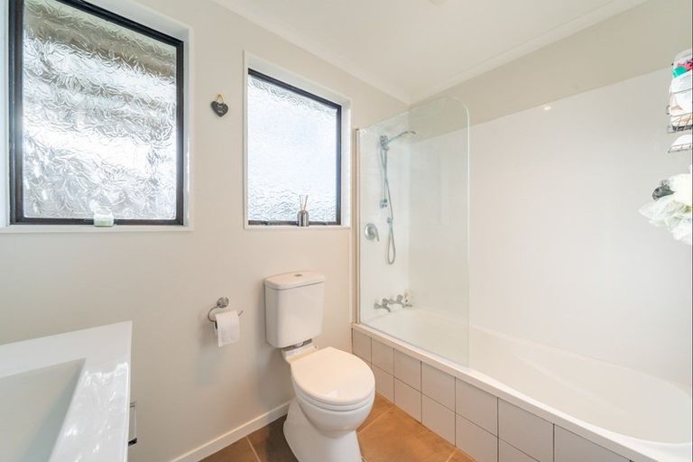 Photo of property in 57 Hartford Crescent, Totara Park, Upper Hutt, 5018