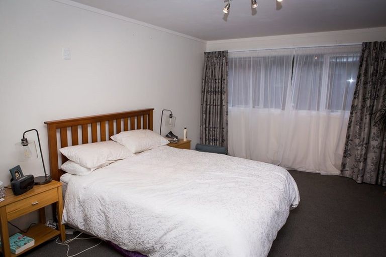 Photo of property in 18 Paddington Grove, Karori, Wellington, 6012