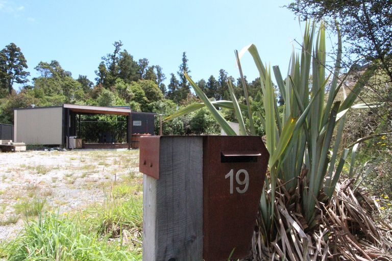 Photo of property in 19 Nyhon Place, Haast, 7886
