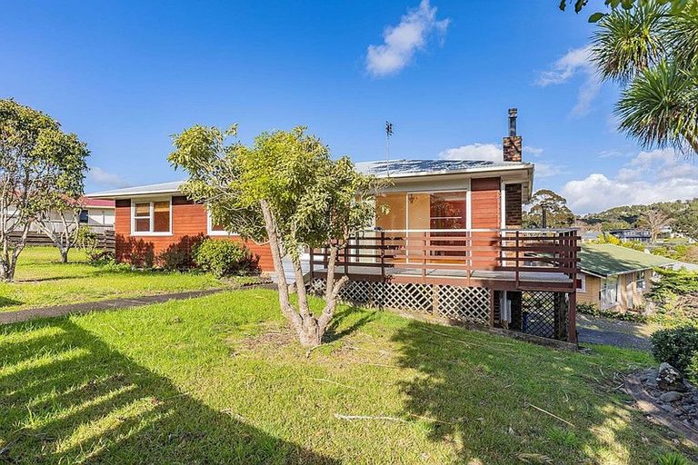 Photo of property in 57 La Rosa Street, Green Bay, Auckland, 0604