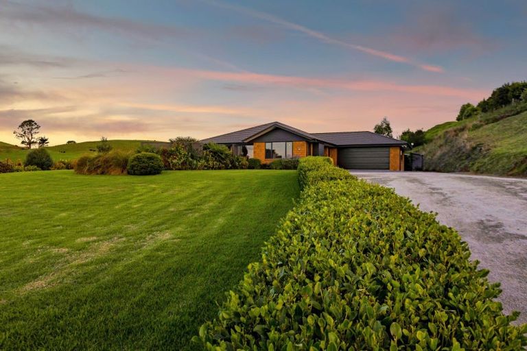 Photo of property in 18 Harkness Rice Way, Koru, New Plymouth, 4374