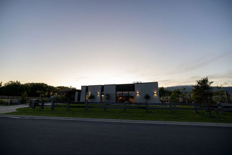 Photo of property in 10 Rodeo Place, Outram, 9019