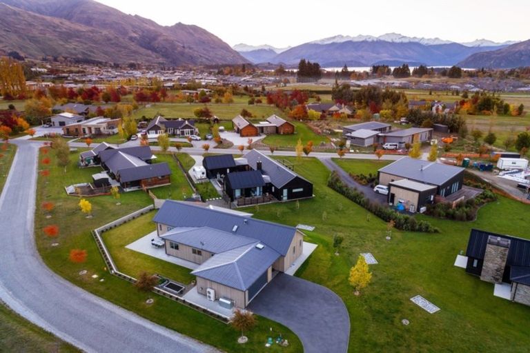 Photo of property in 1 Parkview Street, Wanaka, 9382