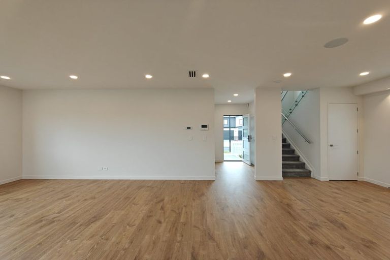 Photo of property in 1 Pukeko Road, Hobsonville, Auckland, 0616