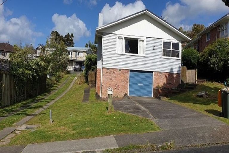 Photo of property in 19 Lyford Crescent, Sunnynook, Auckland, 0620