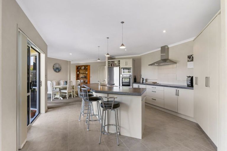 Photo of property in 44 Gibson Place, Papamoa Beach, Papamoa, 3118