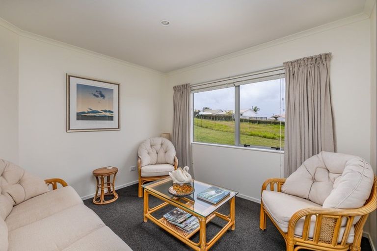 Photo of property in 3 Lori Lane, Coopers Beach, 0420