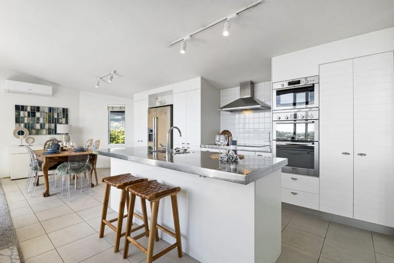 Photo of property in 1/598 Beach Road, Rothesay Bay, Auckland, 0630