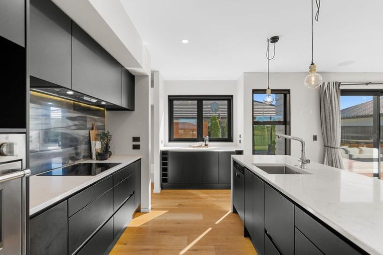 Photo of property in 33 Little Gem Road, Hornby, Christchurch, 8025