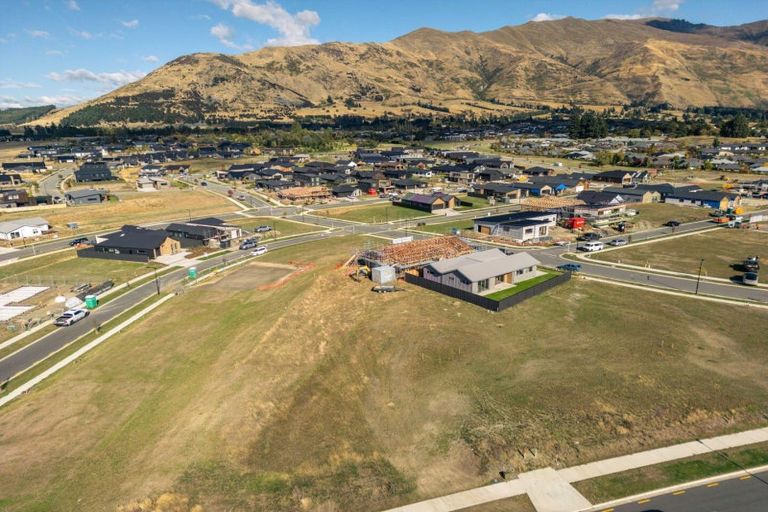 Photo of property in 13 Simpson Crescent, Wanaka, 9305