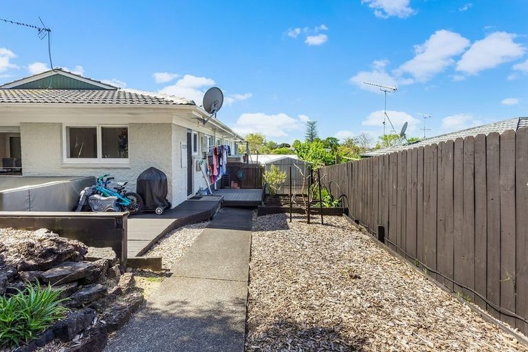 Photo of property in 1/1 Broadview Place, Howick, Auckland, 2014