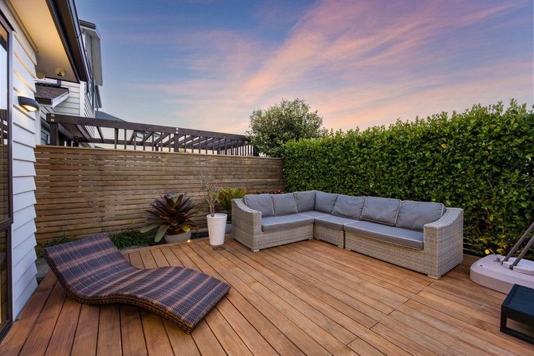 Photo of property in 17 Tawatawa Street, Long Bay, Auckland, 0630