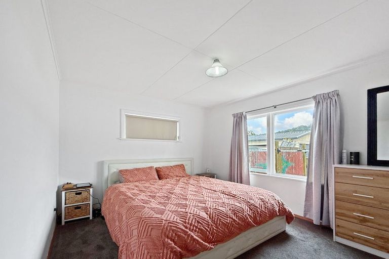 Photo of property in 32 Norfolk Street, Wainuiomata, Lower Hutt, 5014