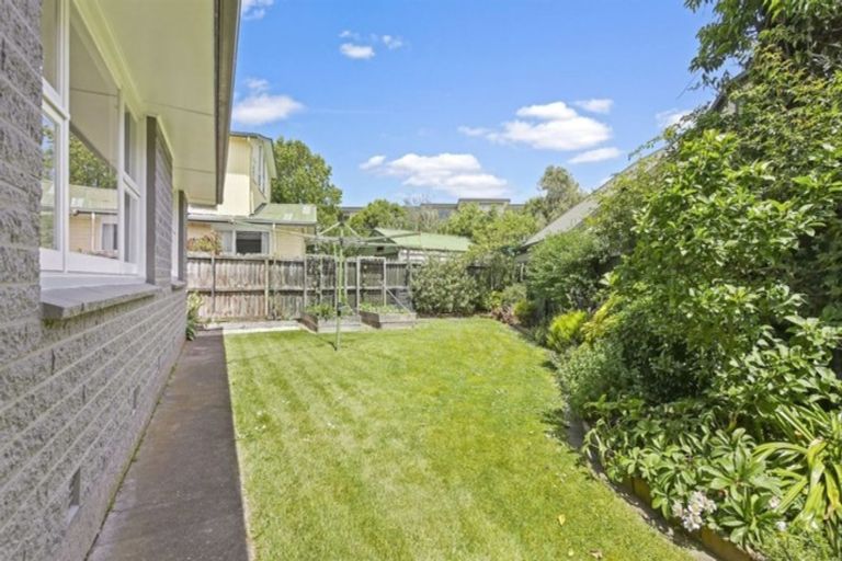 Photo of property in 8 Trist Place, Edgeware, Christchurch, 8013