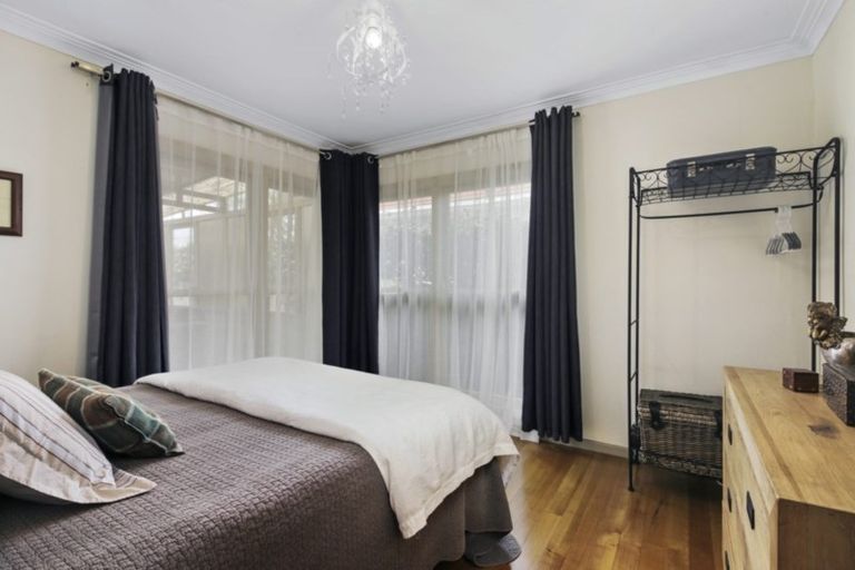 Photo of property in 51 Coronation Road, Mangere Bridge, Auckland, 2022