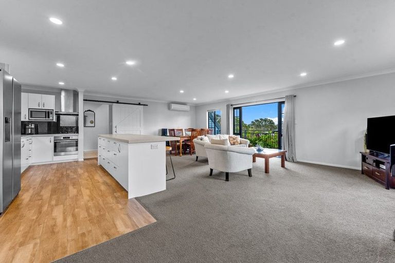 Photo of property in 2/12 Sunnynook Road, Sunnynook, Auckland, 0620