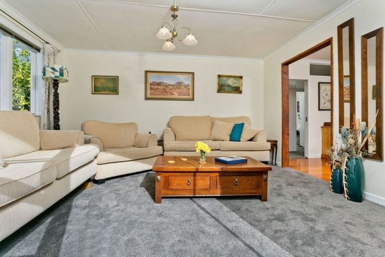 Photo of property in 17 Paramu Avenue, Birkdale, Auckland, 0626