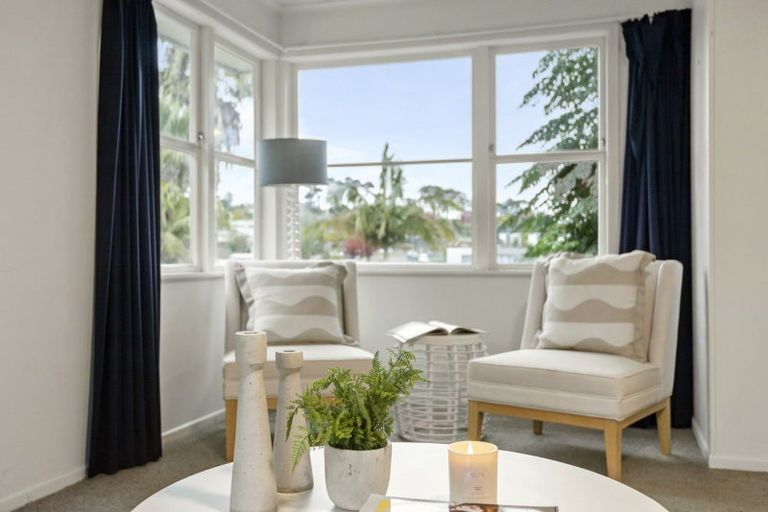 Photo of property in 72 Blakeborough Drive, Forrest Hill, Auckland, 0620