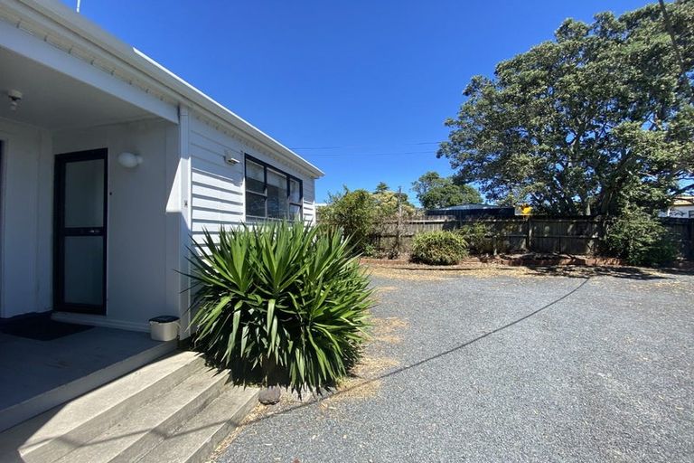 Photo of property in 40 West Coast Road, Glen Eden, Auckland, 0602