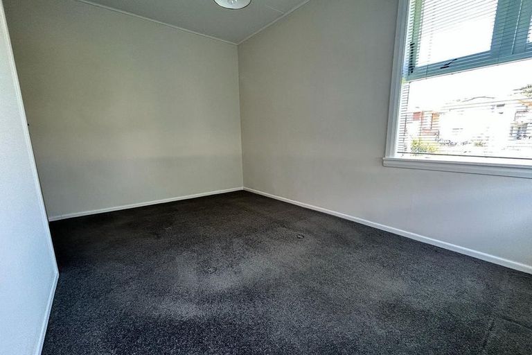 Photo of property in 106 Lincoln Park Avenue, Massey, Auckland, 0614