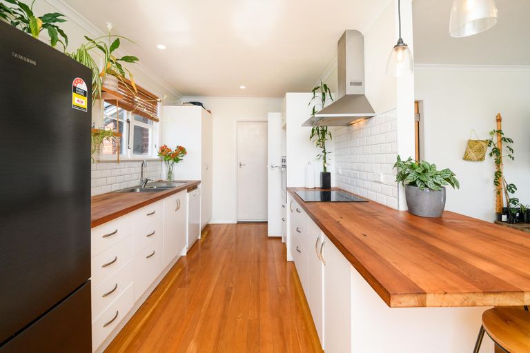 Photo of property in 140 Rangiora Avenue, Roslyn, Palmerston North, 4414