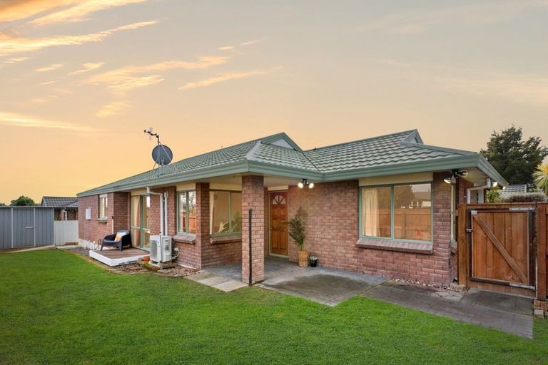 Photo of property in 2/42 Middle Road, Havelock North, 4130