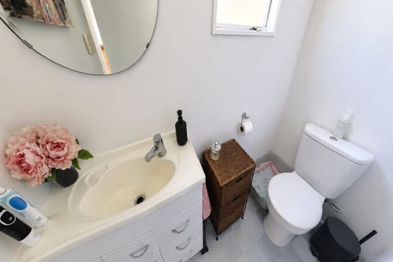Photo of property in 4 Lyons Crescent, Strathmore Park, Wellington, 6022