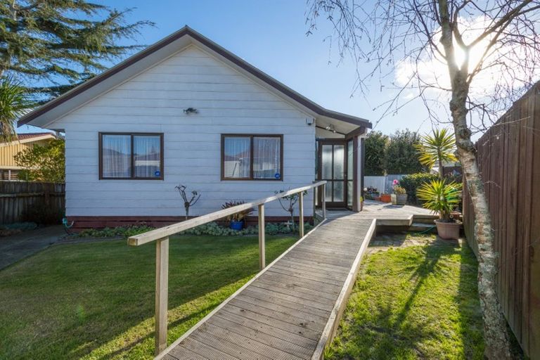 Photo of property in 1/17 Orchid Place, Te Atatu South, Auckland, 0610