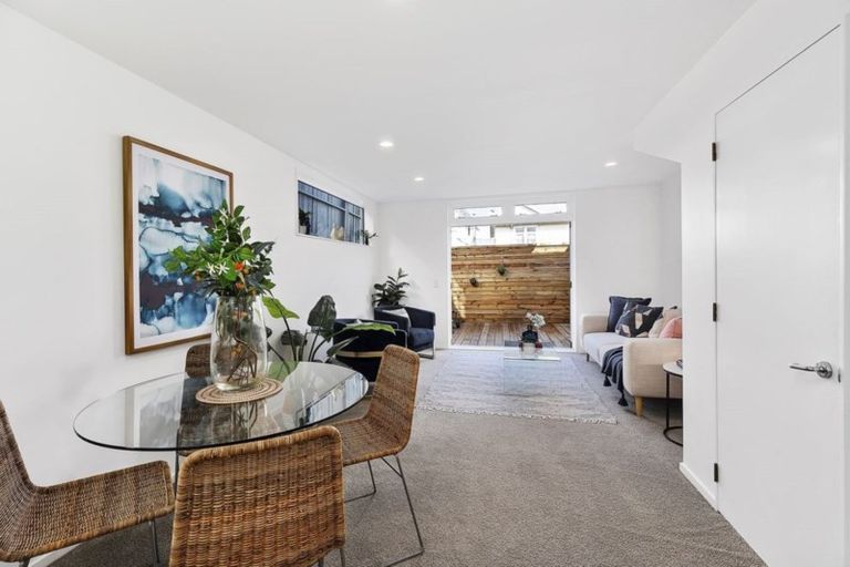 Photo of property in Pirie Street Townhouses, 8/35 Pirie Street, Mount Victoria, Wellington, 6011