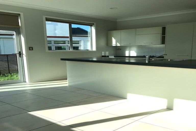 Photo of property in 11m Clearwater Cove, West Harbour, Auckland, 0618