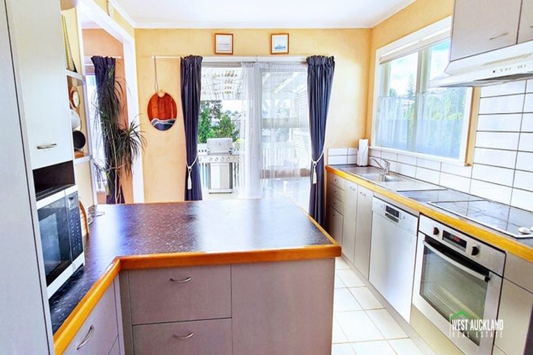 Photo of property in 40 Sunnyside Road, Sunnyvale, Auckland, 0612