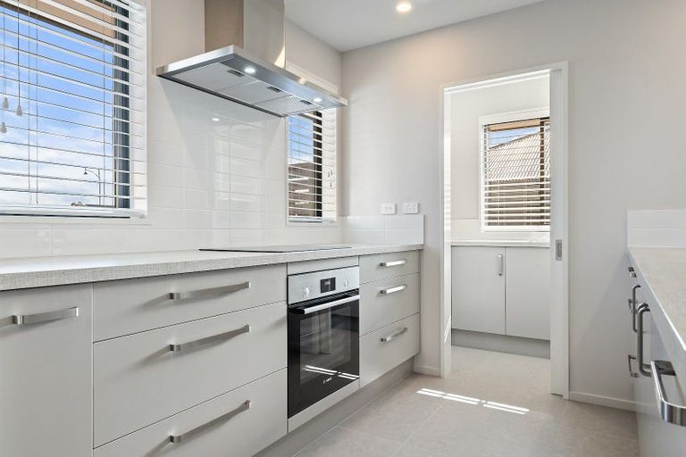 Photo of property in 130 Shillingford Boulevard, Rolleston, 7615