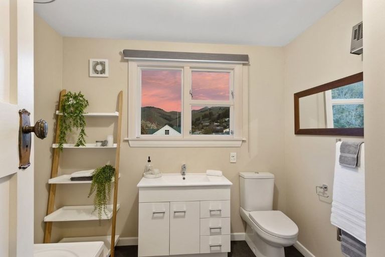 Photo of property in 32 Bowenvale Avenue, Cashmere, Christchurch, 8022