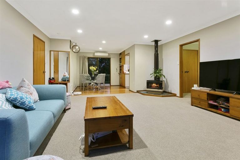 Photo of property in 70b Roberts Road, Glenfield, Auckland, 0629